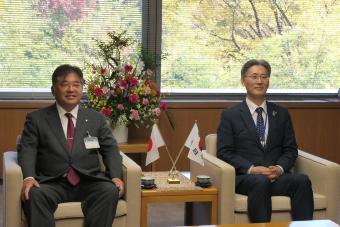 韓国大使館の方との写真