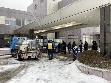 被災地では雪が降っていました